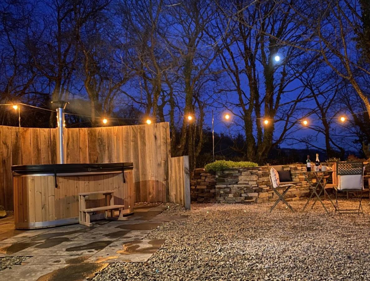 Boutique Cornish Shepherd'S Hut With Hot Tub Launceston Exterior photo